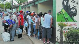 Encontrar comida sigue siendo la primera prioridad para los cubanos.