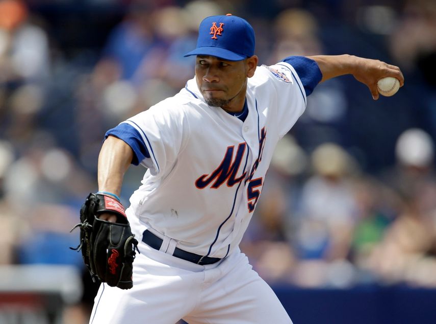 El relevista de los Mets de Nueva York, Pedro Feliciano, lanza durante la quinta entrada de un juego de las Grandes Ligas contra los Nacionales de Washington, el sábado 23 de marzo de 2013