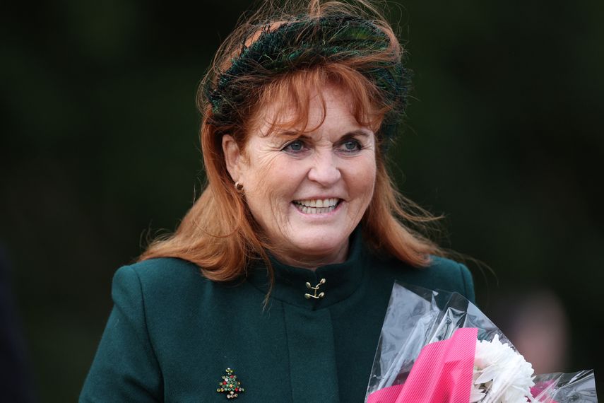 Sarah Ferguson, duquesa de York, sonríe después de asistir al tradicional servicio del día de Navidad de la familia real en la iglesia de Santa María Magdalena en Sandringham Estate, en el este de Inglaterra, el 25 de diciembre de 2023.
