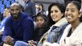 En esta foto de archivo del 21 de noviembre de 2017, desde la izquierda, la leyenda de los Lakers de Los Ángeles Kobe Bryant, su hija Gianna Maria-Onore Bryant, su esposa Vanessa Bryant y su hija Natalia Diamante Bryant son vistas antes de un partido de baloncesto femenino NCAA de Connecticut-UCLA en Los Ángeles.&nbsp;
