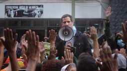 El presidente encargado de Venezuela, Juan Guaidó, desde Los Teques, capital del estado Miranda.&nbsp;