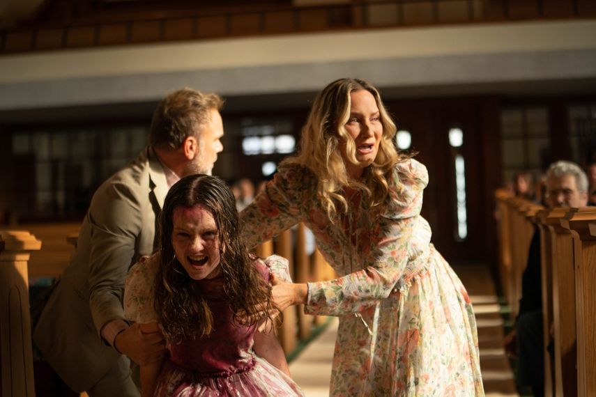 Ambientada en el mismo universo que The Exorcist (pero borrando sus secuelas), la historia se centra en Victor Fielding (Leslie Odom Jr.), un fotógrafo viudo que está dedicado a cuidar a su hija Angela (Lidya Jewett)