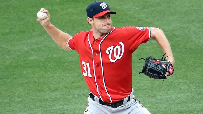 En camino a conseguir la victoria Scherzer (7-5) permitió cinco imparables y una carrera, y retiró a 10 bateadores por la vía del ponche.