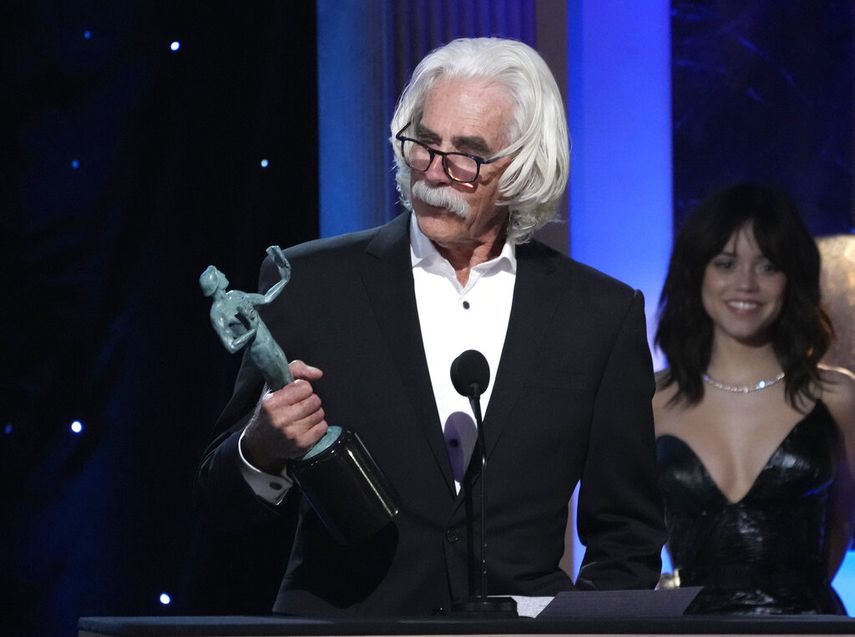 Sam Elliott recibe el premio a mejor actor en una serie limitada o película hecha para TV por “1883”, uno de los momentos más memorables en la 29a entrega anual de los Premios del Sindicato de Actores de la Pantalla el domingo 26 de febrero de 2023, en el hotel Fairmont Century Plaza en Los Ángeles.