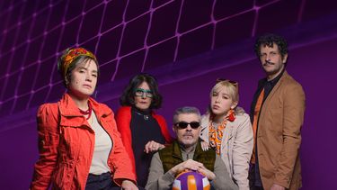 Los actores Antonio Delli, Carolina Leandro, Rossana Hernández, Elvis Chaveinte y&nbsp;Mahuampy Ruiz de la obra de teatro Los pálidos.