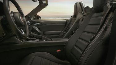 fiat 124 spider: emocion plena con acento italiano