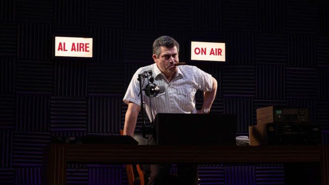 Escena del obra English Only, del dramaturgo Nicholas Griffin.