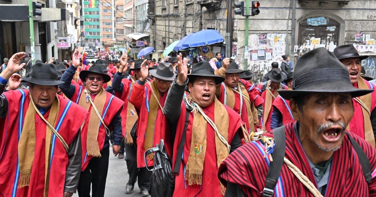 Ola de protestas en Bolivia por desabastecimiento de dólares y gasolina