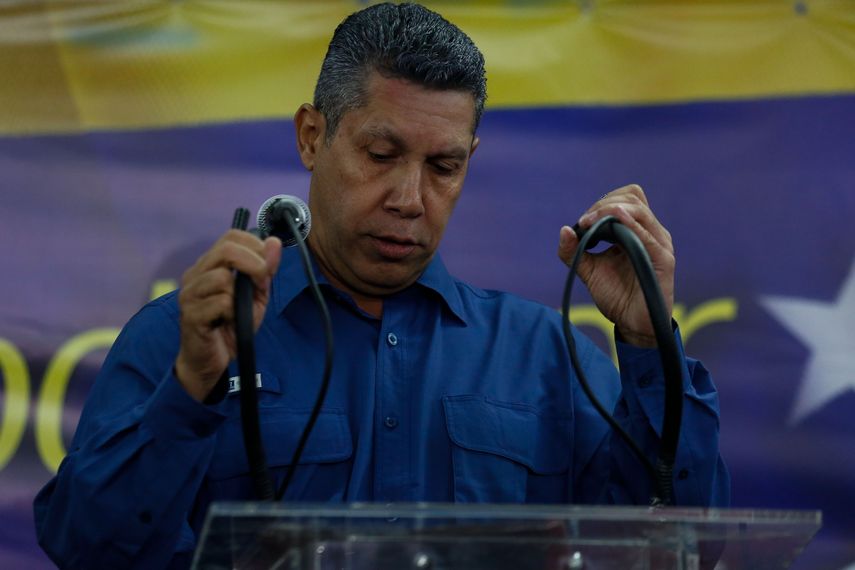 El propio Falcón declaró el domingo, antes de que fueran emitidos los resultados oficiales, que desconocía la elección y que el proceso carecía de legitimidad