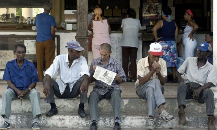 Los ancianos, y dentro de ellos lo que viven solos, han sido los más afectados por las desigualdades de ingreso resultantes de las reformas estructurales.