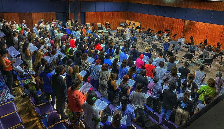 Artistas ensayan en Caracas “La Novena de Beethoven, suena la humanidad”.