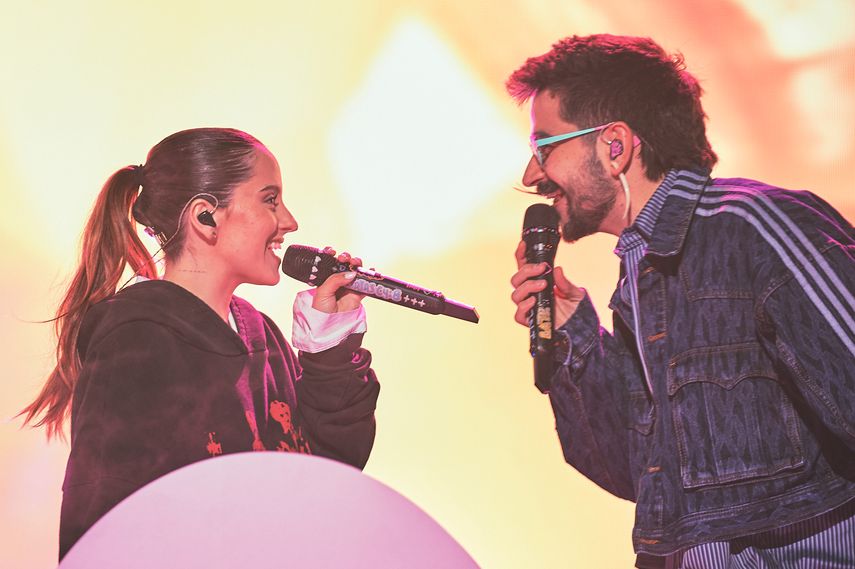 Eva Luna Montaner y Camilo ensayan en el Kaseya Center, en Miami, para la ceremonia de Premio Lo Nuestro el lunes 19 de febrero de 2024.