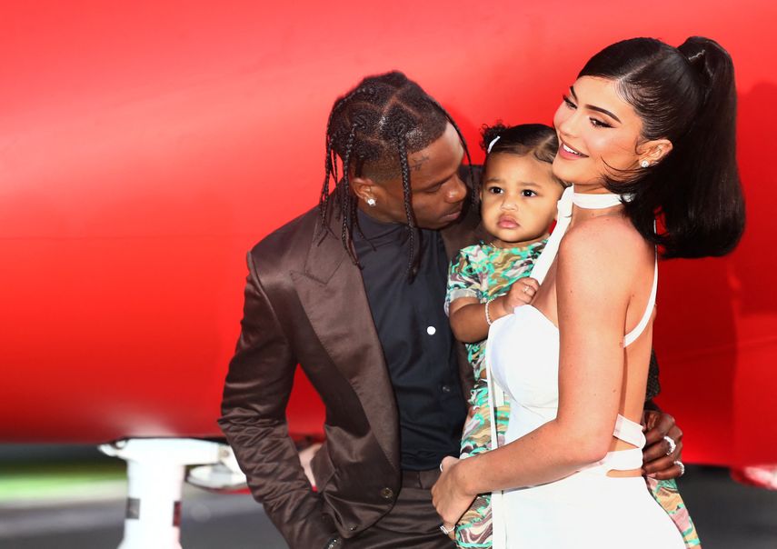 Travis Scott y Kylie Jenner asistieron al estreno en Los Ángeles de Look Mom I Can Fly de Travis Scott en The Barker Hanger el 27 de agosto de 2019 en Santa Mónica, California.
