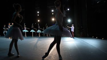 El Teatro Real de Madrid cancela las presentaciones del Ballet Bolshoi de Rusia.