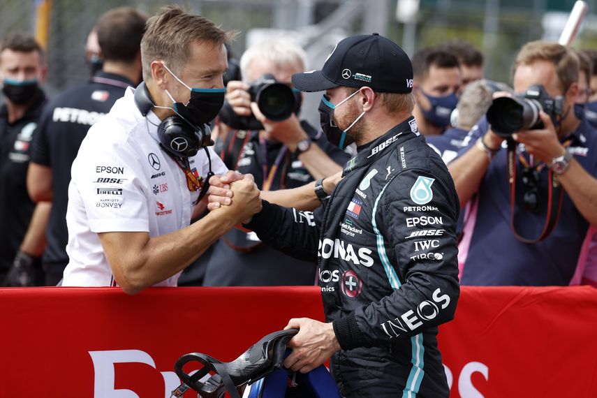 El piloto finland&eacute;s, que acaba de ampliar su contrato con Mercedes hasta 2021, logr&oacute; as&iacute; la 13&ordf; pole de su carrera