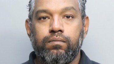 Fotografía cedida por el Departamento de Correcciones y Rehabilitación del Condado de Miami-Dade donde aparece el financiero Keegan Harricharan, de 42 años, quien se había declarado culpable de conspiración para cometer lavado de dinero con préstamos emitidos durante la pandemia bajo la Ley de Ayuda, Alivio y Seguridad Económica por el Coronavirus (CARES, en inglés)