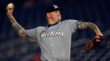 Latos trabajó por 6.1 innings y permitió una sola carrera (marlins.com)