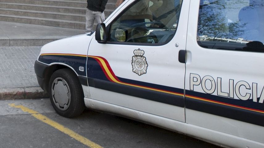 Fotografía de archivo que muestra una vista parcial de un auto de la Jefatura de Policía de Palma de Mallorda, España.