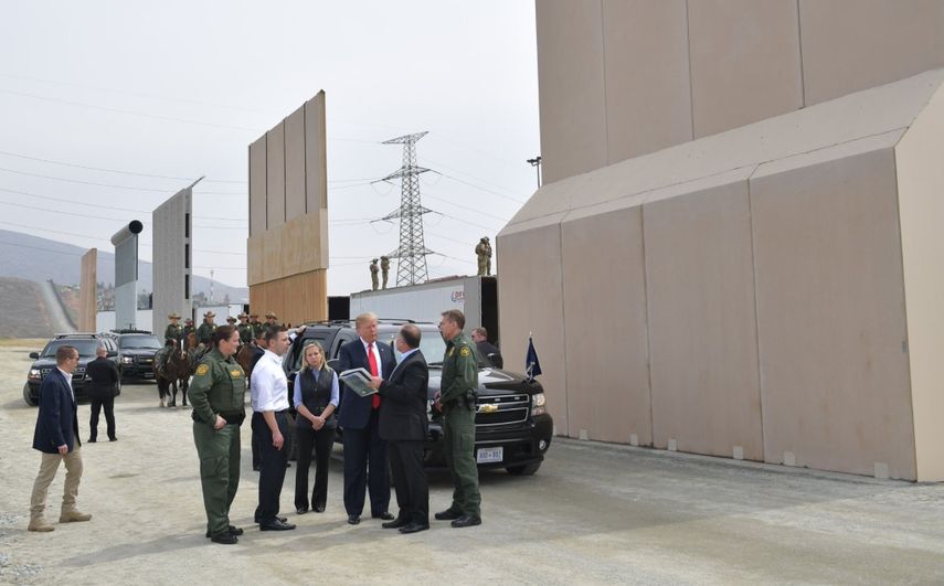 El presidente Donald Trump&nbsp;defendió en su visita a California que el muro es la primera y última defensa de EEUU para proteger su territorio.