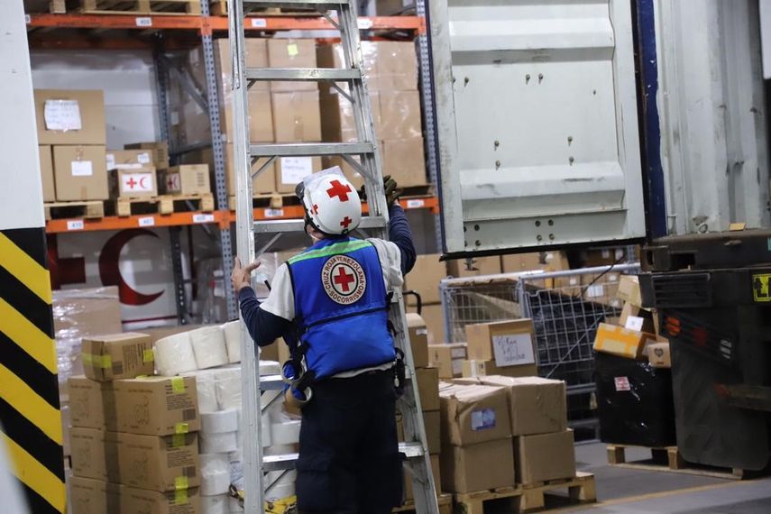 Estos insumos están destinados para la atención del personal de salud en la red de 8 hospitales y 34 ambulatorios de la Cruz Roja en el país.