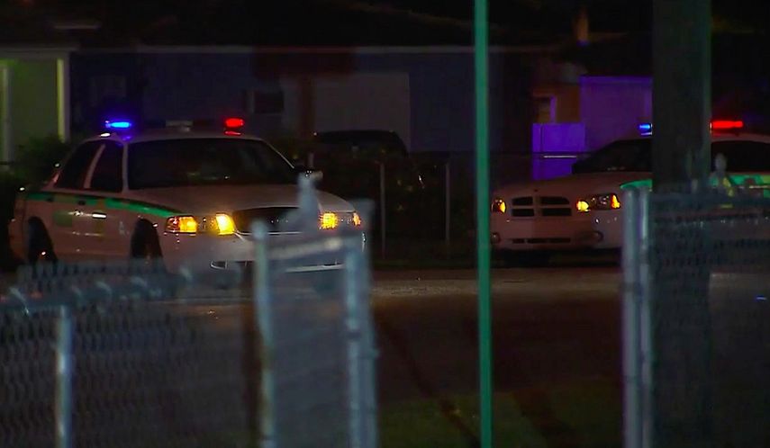 La policía acudió al vecindario cercano a la calle Jackson y Graham Drive, tras recibir una llamada telefónica.