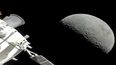 La cápsula Orion de la NASA pasa sobre la Luna el lunes 5 de diciembre de 2022.&nbsp;