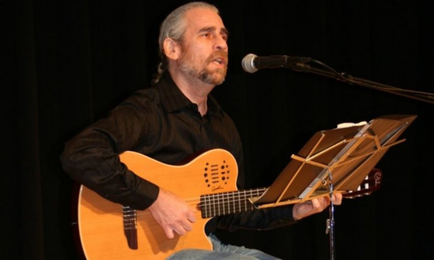 El cantautor Mike Porcel, durante un concierto.&nbsp;