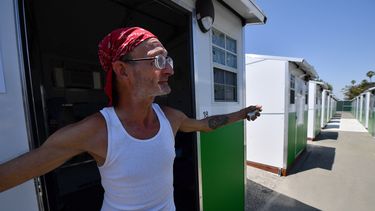 Con un costo de 6.500 dólares por casa, pueden montarse en solo 90 minutos. Sanitarios y duchas son compartidos