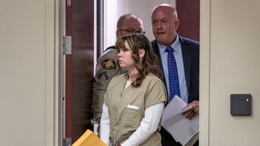 Hannah Gutiérrez-Reed, armera de la película Rust, llega a su audiencia de sentencia en el Tribunal del Primer Distrito Judicial en Santa Fe, Nuevo México, el 15 de abril de 2024.