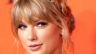 Swift desveló hoy la canción ME! junto a su videoclip correspondiente, que contó con la dirección de la cantante y de Dave Meyers