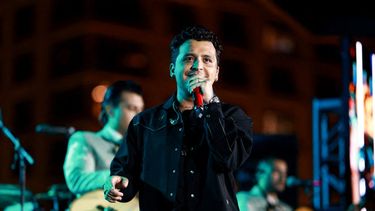 Christian Nodal se presenta en el escenario durante las sesiones acústicas del Latin Grammy, el 16 de octubre de 2024 en Los Ángeles, California.