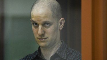 El periodista del Wall Street Journal Evan Gershkovich, comparece como acusado en un tribunal de Ekaterimburgo, Rusia, el 26 de junio de 2024.&nbsp;