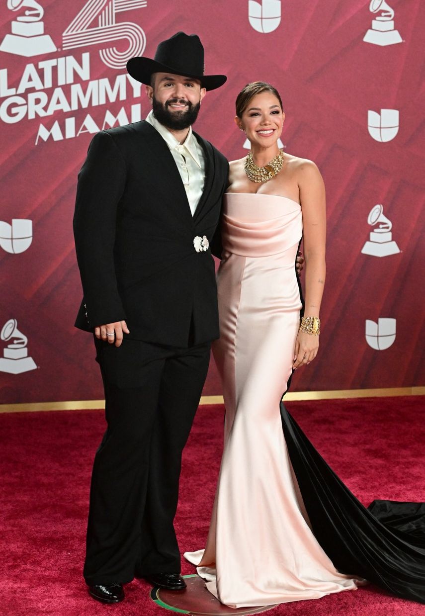 Carin León y &nbsp;Meylin Zuniga.