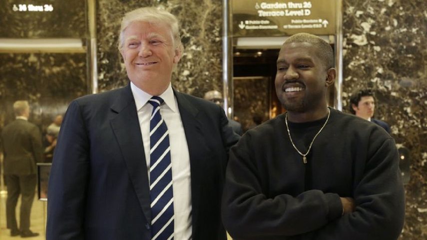 El presidente electo Donald Trump, junto al rapero Kanye West, justo después de su encuentro en la Torre Trump de Nueva York.