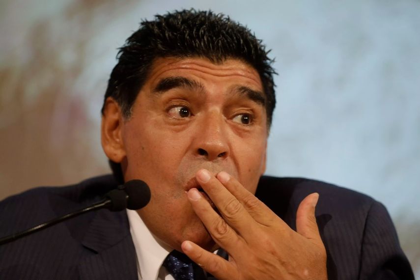 Maradona es padre de 5 hijos con 4 mujeres diferentes (AP)