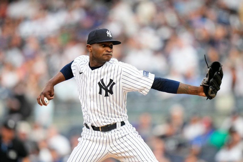 En foto del 25 de julio del 2023, el pitcher de los Yanquis de Nueva York, Domingo Germán, lanza en un juego ante los Mets.