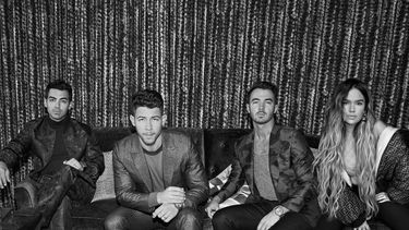 Jonas Brothers y Karol G.