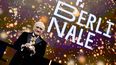 El director de cine Martin Scorsese posa con el Oso de Oro honorífico&nbsp;