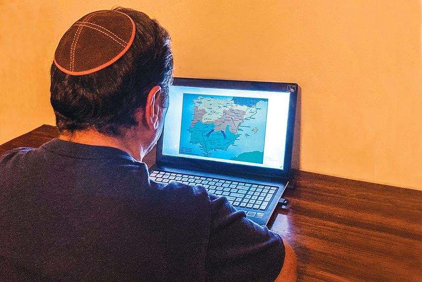 Cuentan los&nbsp;&nbsp;historiadores&nbsp;&nbsp;que la presencia&nbsp;de judíos en la&nbsp;península ibérica&nbsp;data de cinco o&nbsp;seis siglos antes&nbsp;de Cristo.