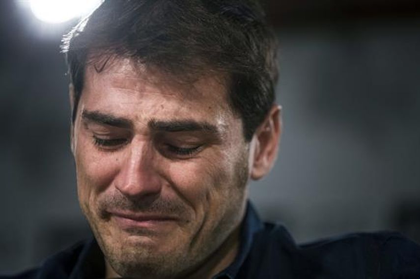 Casillas no pudo contener el llanto tras el anuncio (EFE)