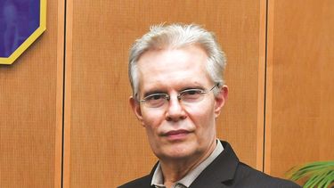 El politólogo y escritor Julio Shiling.