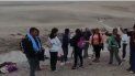 Captura de pantalla donde se observa a los venezolanos emn pleno desierto en el momento cuando los encontraron. Captura de pantalla donde se observa a los venezolanos emn pleno desierto en el momento cuando los encontraron.