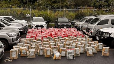 Una fotografía distribuida por el Departamento de Investigación Judicial (OIJ) de Costa Rica el 4 de noviembre de 2025 muestra paquetes de droga decomisados a un grupo de narcotraficantes en la provincia de Limón, Costa Rica. Las autoridades costarricenses desarticularon el martes un poderoso grupo de narcotraficantes que enviaba drogas a Estados Unidos y Europa, considerado el cártel local más grande en la historia del país, según informó un jefe de policía.