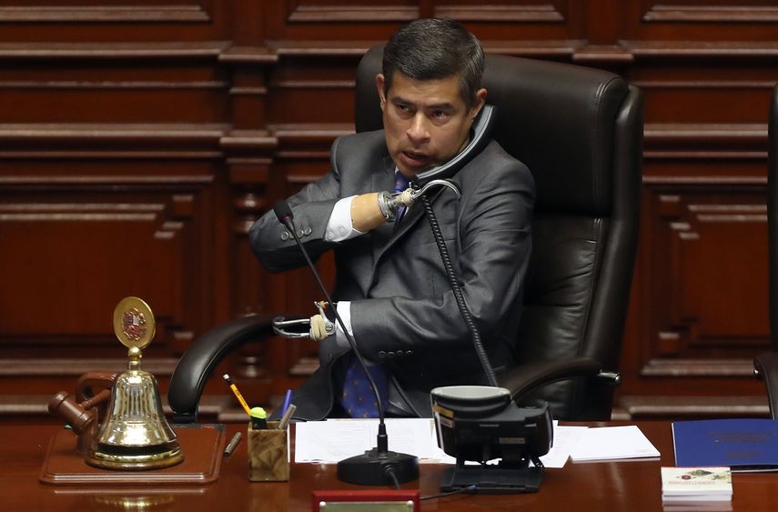 El presidente del congreso, Luis Galarreta, durante la sesión plenaria.