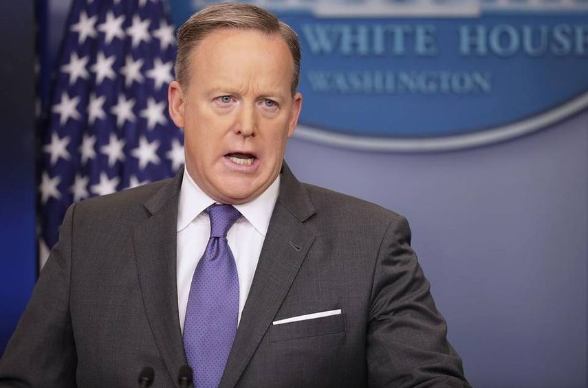 El presidente está haciendo exactamente lo que dijo al pueblo estadounidense que haría, subrayó Spicer.
