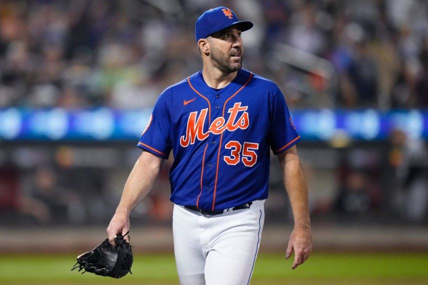 El lanzador Justin Verlander de los Mets de Nueva York se retira del terreno en el octavo inning ante los Medias Blancas de Chicago, el miércoles 19 de julio de 2023.