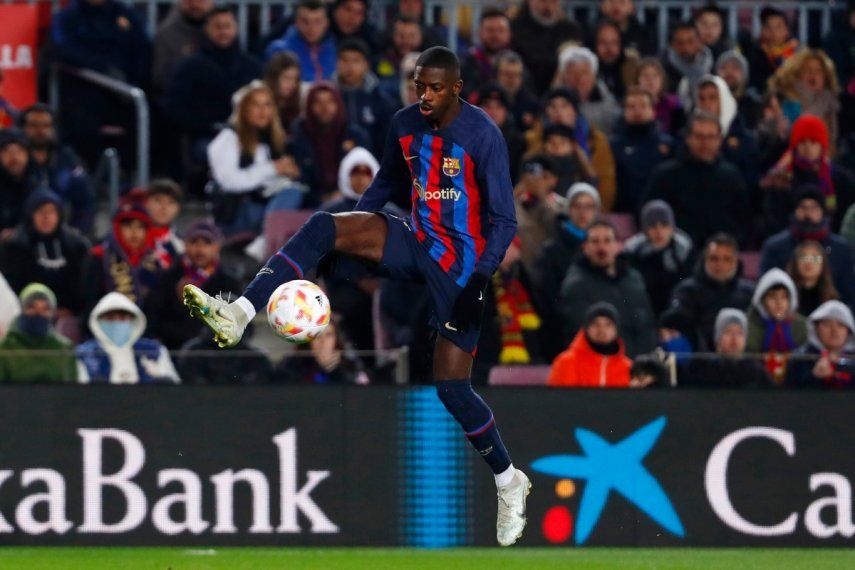 Ousmane Dembélé, del Barcelona, controla el balón para anotar ante la Real Sociedad, en un partido de la Copa del Rey, disputado el miércoles 25 de enero de 2023&nbsp;
