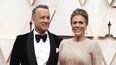 En esta foto del 9 de febrero del 2020, Tom Hanks y Rita Wilson llegan a la ceremonia de los premios Oscar en el Teatro Dolby en Los Angeles. 