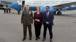 El comandante del Comando Sur de los Estados Unidos, general de la Marina Francis L. Donovan, fue recibido en Caracas por la encargada de Negocios de la Oficina Externa de los EEUU para Venezuela, la embajadora Laura F. Dogu, este miércoles 18 de febrero