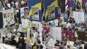 Asistentes a la Comic-Con caminan por el piso de centro de convenciones durante una noche de adelantos en la Comic-Con International el 17 de julio de 2019 en San Diego, California. Asistentes a la Comic-Con caminan por el piso de centro de convenciones durante una noche de adelantos en la Comic-Con International el 17 de julio de 2019 en San Diego, California.